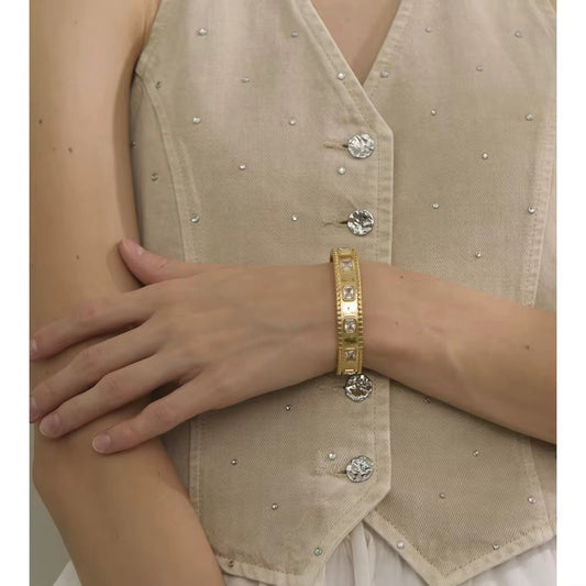 Crystal Majesty Cuff